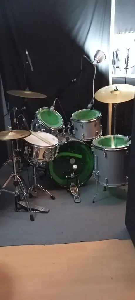 Imagen producción musical en estudio